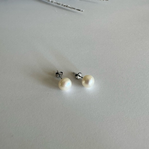 White Pearl and 925 Sterling Stud Earrings - Picture 1 of 3